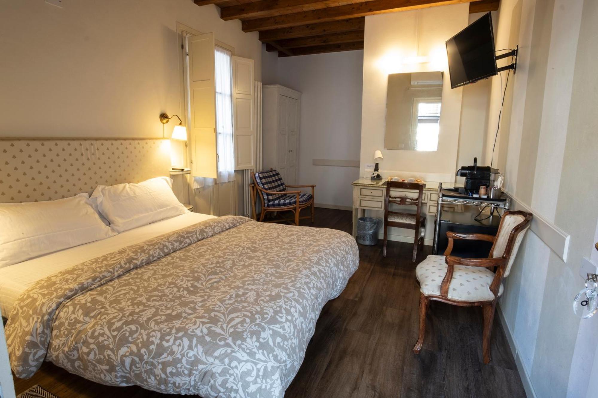 Hotel Il Cortiletto Piacenza Exterior foto
