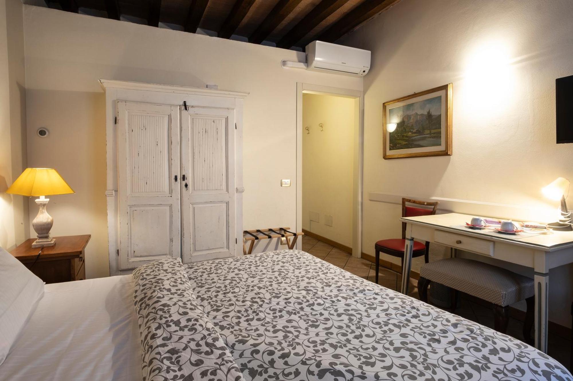 Hotel Il Cortiletto Piacenza Exterior foto